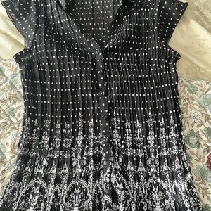 Reitmans Black and White Patterned Blouse